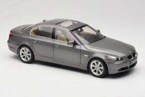BMW 530i E60 Grey Metallic Revell 1:18 08841 Metal - imagen 6 de 8