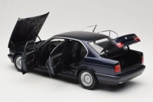 BMW 535i E34 Blue Metallic Minichamps 1:18 100024004 Metal - imagen 5 de 8