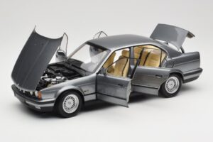 BMW 535i E34 Gris Metallic Minichamps 1:18 100024008 Metal - imagen 2 de 8