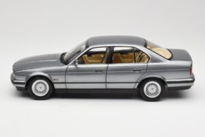 BMW 535i E34 Gris Metallic Minichamps 1:18 100024008 Metal - imagen 4 de 8