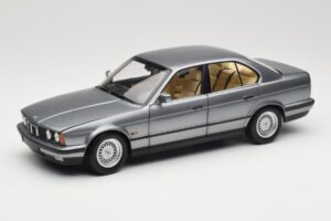 BMW 535i E34 Gris Metallic Minichamps 1:18 100024008 Metal