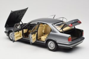 BMW 535i E34 Gris Metallic Minichamps 1:18 100024008 Metal - imagen 5 de 8