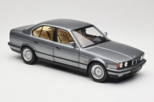 BMW 535i E34 Gris Metallic Minichamps 1:18 100024008 Metal - imagen 6 de 8
