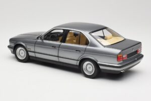 BMW 535i E34 Gris Metallic Minichamps 1:18 100024008 Metal - imagen 7 de 8