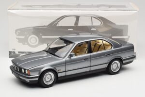 BMW 535i E34 Gris Metallic Minichamps 1:18 100024008 Metal - imagen 8 de 8