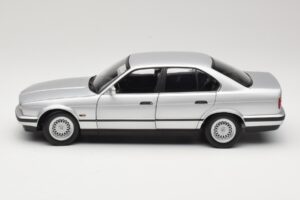 BMW 535i E34 Plata Minichamps 1:18 100024005 Metal - imagen 4 de 8