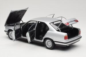 BMW 535i E34 Plata Minichamps 1:18 100024005 Metal - imagen 5 de 8