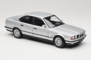 BMW 535i E34 Plata Minichamps 1:18 100024005 Metal - imagen 6 de 8