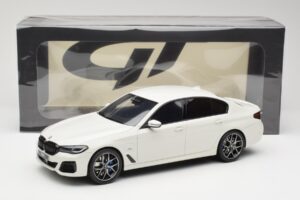 BMW 545e xDrive M-Sport G30 Blanco GT Spirit 1:18 GT496 Resina - imagen 6 de 6