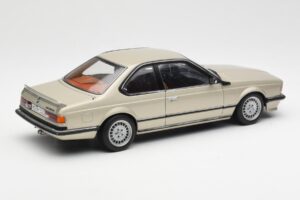 BMW 635 CSi E24 Bronzit Beige Metallic AUTOart 1:18 70523 Metal - imagen 3 de 8