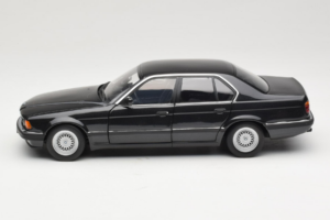 BMW 730i E32 Black Metallic Minichamps 1:18 100023002 Metal - imagen 4 de 8