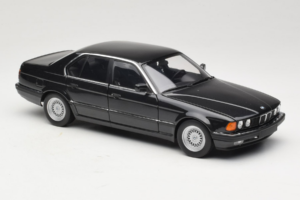 BMW 730i E32 Black Metallic Minichamps 1:18 100023002 Metal - imagen 6 de 8