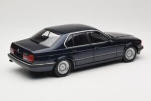 BMW 730i E32 Azul Metallic Minichamps 1:18 100023006 Metal - imagen 3 de 8