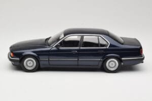 BMW 730i E32 Azul Metallic Minichamps 1:18 100023006 Metal - imagen 4 de 8