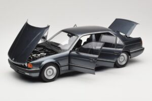 BMW 730i E32 Grey Metallic Minichamps 1:18 100023005 Metal - imagen 2 de 8