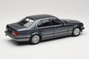 BMW 730i E32 Grey Metallic Minichamps 1:18 100023005 Metal - imagen 3 de 8