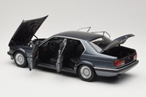 BMW 730i E32 Grey Metallic Minichamps 1:18 100023005 Metal - imagen 5 de 8