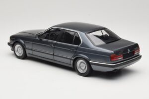 BMW 730i E32 Grey Metallic Minichamps 1:18 100023005 Metal - imagen 7 de 8