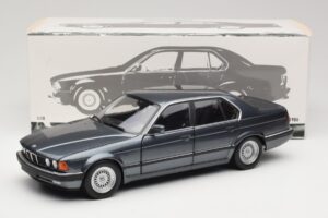 BMW 730i E32 Grey Metallic Minichamps 1:18 100023005 Metal - imagen 8 de 8