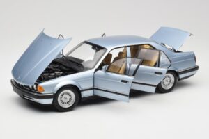 BMW 730i E32 Azul Claro Metallic Minichamps 1:18 100023008 Metal - imagen 2 de 8