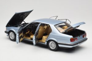 BMW 730i E32 Azul Claro Metallic Minichamps 1:18 100023008 Metal - imagen 5 de 8