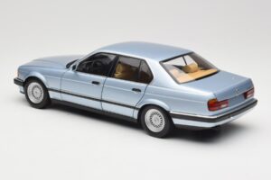 BMW 730i E32 Azul Claro Metallic Minichamps 1:18 100023008 Metal - imagen 7 de 8