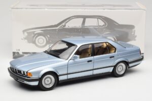BMW 730i E32 Azul Claro Metallic Minichamps 1:18 100023008 Metal - imagen 8 de 8