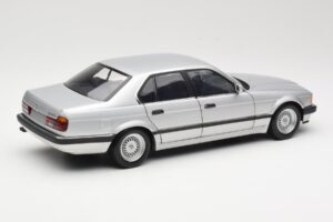 BMW 730i E32 Plata Minichamps 1:18 100023000 Metal - imagen 3 de 8