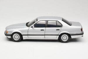 BMW 730i E32 Plata Minichamps 1:18 100023000 Metal - imagen 4 de 8