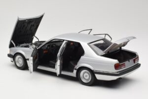 BMW 730i E32 Plata Minichamps 1:18 100023000 Metal - imagen 5 de 8