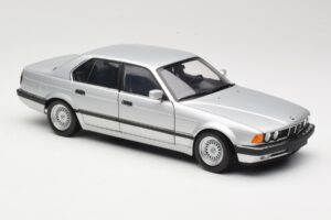BMW 730i E32 Plata Minichamps 1:18 100023000 Metal - imagen 6 de 8