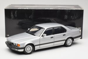BMW 730i E32 Plata Minichamps 1:18 100023000 Metal - imagen 8 de 8