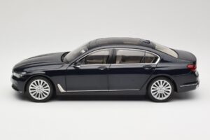 BMW 750Li F02 Imperial Blue Paragon 1:18 80432405586 Metal - imagen 4 de 8