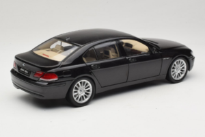 BMW 760Li E66 Individual Negro Kyosho 1:18 08573RB Metal - imagen 3 de 8