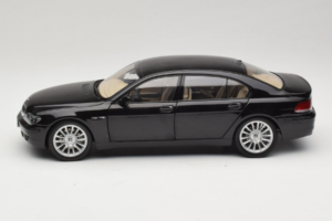 BMW 760Li E66 Individual Negro Kyosho 1:18 08573RB Metal - imagen 4 de 8
