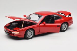 BMW 850Ci E31 Brilliant Red Revell 1:18 8827 Metal - imagen 2 de 8