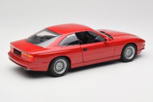 BMW 850Ci E31 Brilliant Red Revell 1:18 8827 Metal - imagen 3 de 8