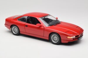 BMW 850Ci E31 Brilliant Red Revell 1:18 8827 Metal - imagen 6 de 8