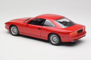 BMW 850Ci E31 Brilliant Red Revell 1:18 8827 Metal - imagen 7 de 8