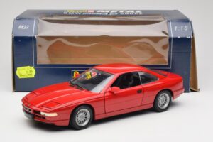BMW 850Ci E31 Brilliant Red Revell 1:18 8827 Metal - imagen 8 de 8