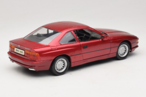 BMW 850i E31 Rojo Tchibo 1:18 36157 Metal - imagen 3 de 8
