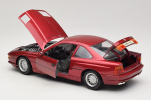 BMW 850i E31 Rojo Tchibo 1:18 36157 Metal - imagen 5 de 8