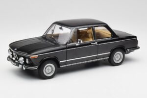 BMW 2002 L E10 Negro AUTOart 1:18 70603 Metal
