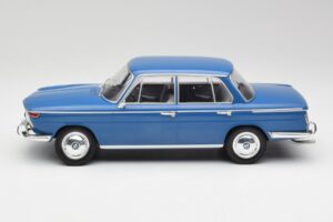 BMW 2000 Tilux E120 Caribe Azul MCG 1:18 MCG18291 Metal - imagen 3 de 6