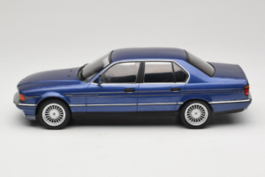 BMW Alpina B11 E32 3.5 Metallic Blue MCG 1:18 MCG18232 Metal - imagen 3 de 6