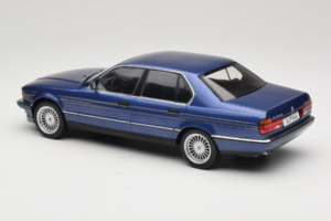 BMW Alpina B11 E32 3.5 Metallic Blue MCG 1:18 MCG18232 Metal - imagen 5 de 6