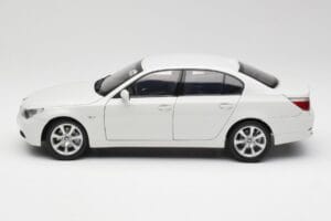 BMW E60 545i Alpine Blanco Kyosho 1:18 08591W Metal - imagen 4 de 8