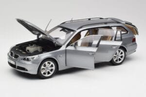 BMW 545i E61 Touring Gris Claro Kyosho 1:18 80430308414 Metal - imagen 2 de 8