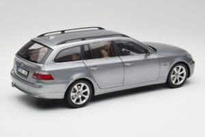 BMW 545i E61 Touring Gris Claro Kyosho 1:18 80430308414 Metal - imagen 3 de 8