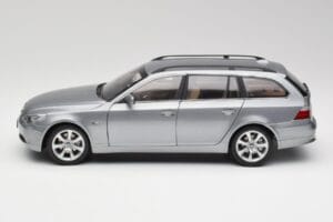 BMW 545i E61 Touring Gris Claro Kyosho 1:18 80430308414 Metal - imagen 4 de 8